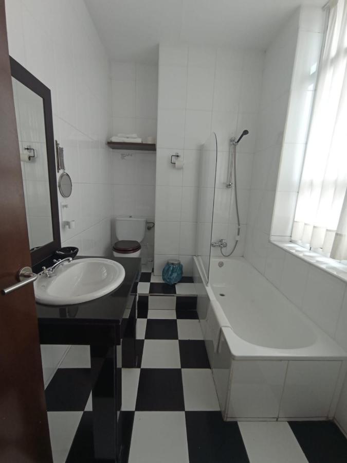 Hotel / Restaurante La Pepa 阿维莱斯 外观 照片